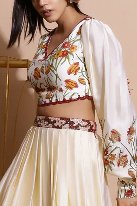 Shop_Pallavi Jaipur_Beige Chanderi, Shantoon, Bemberg V Neck Lehenga Set _Online_at_Aza_Fashions