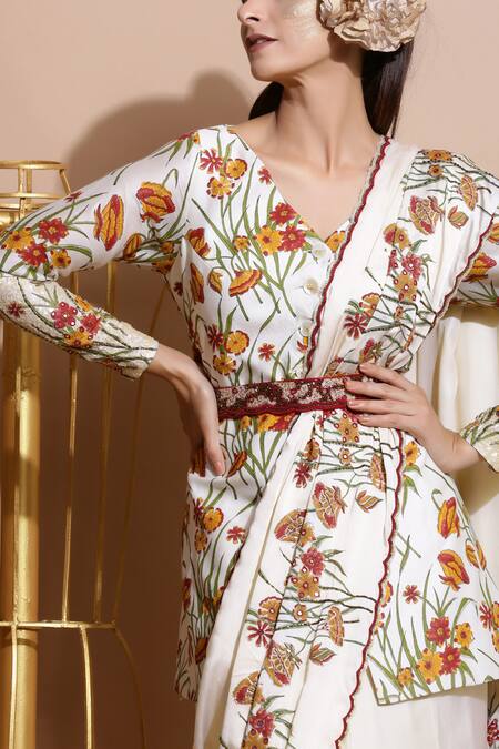 Pallavi Jaipur White Chanderi, Shantoon, Bemberg V Neck Saree With Blouse at Aza Fashions Pallavi Jaipur_White Chanderi, Shantoon, Bemberg V Neck Saree With Blouse _at_Aza_Fashions