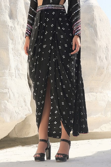 Pallavi Jaipur_Black Chanderi, Satin Blend V Neck Printed Skirt Saree Set_at_Aza_Fashions