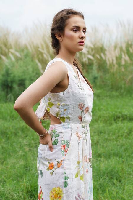 Pozruh By Aiman White Pure Hemp Surplice Floral Printed Jumpsuit Online at Aza Fashions Pozruh By Aiman_White Pure Hemp Surplice Floral Printed Jumpsuit _Online_at_Aza_Fashions