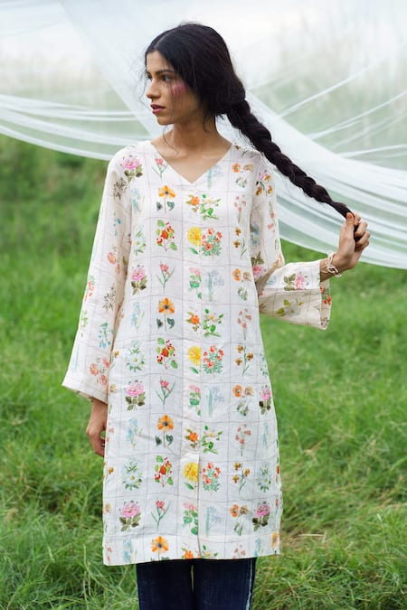 Pozruh by Aiman Floral Printed Kurta 