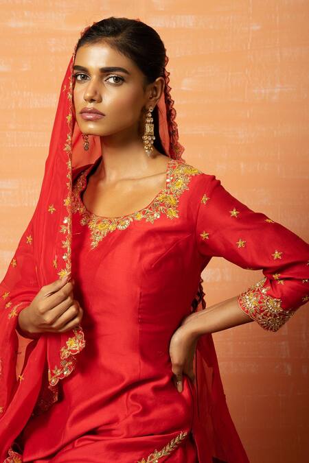 Quench A Thirst_Red Modal Silk Thread, Gota And Zari Work Round Neck Embroidered Kurta Set _Online_at_Aza_Fashions