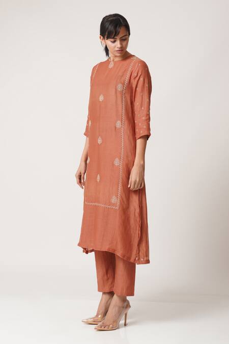 Dot_Orange Chanderi Round Kurta Set _Online_at_Aza_Fashions