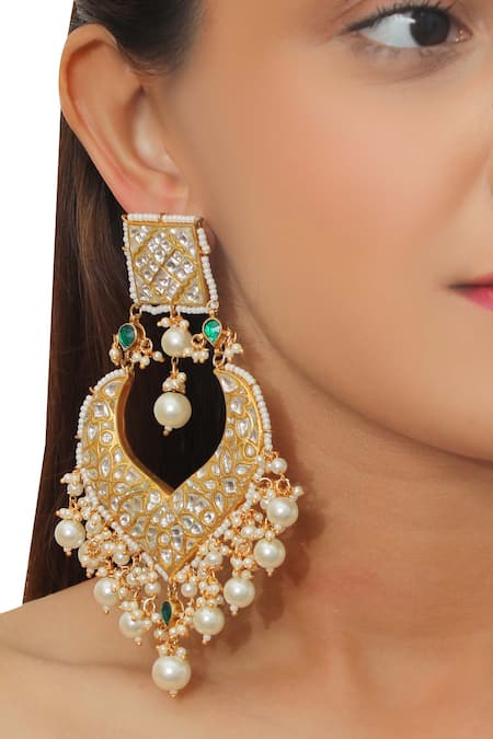 Shop Riana Jewellery Gold Plated Pearls, Beads, Glitter Floral Stone Pendant Choker Set Online at Aza Fashions Shop_Riana Jewellery_Gold Plated Pearls, Beads, Glitter Floral Stone Pendant Choker Set _Online_at_Aza_Fashions