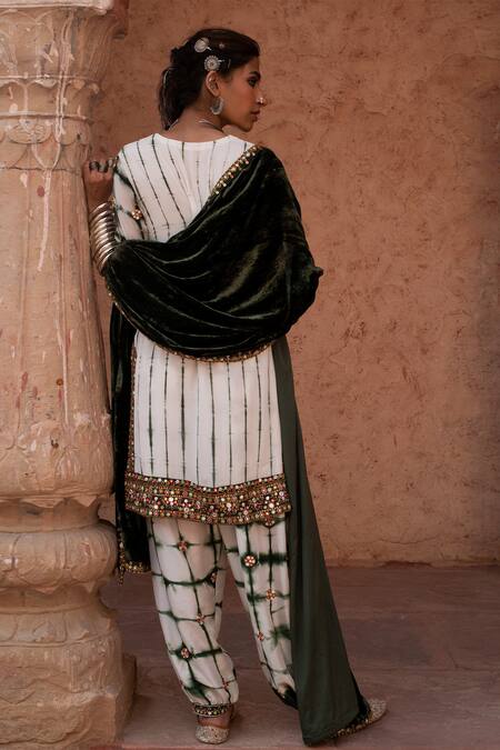 Shop Reeti Arneja White Velvet Tie Dye Kurta Set at Aza Fashions Shop_Reeti Arneja_White Velvet Tie Dye Kurta Set_at_Aza_Fashions