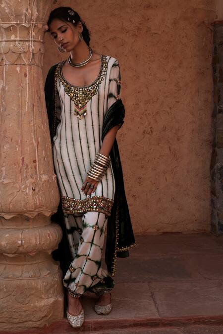 Reeti Arneja White Velvet Tie Dye Kurta Set Online at Aza Fashions Reeti Arneja_White Velvet Tie Dye Kurta Set_Online_at_Aza_Fashions