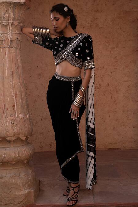Reeti Arneja Black Embellished Pre-draped Saree Set Online at Aza Fashions Reeti Arneja_Black Embellished Pre-draped Saree Set_Online_at_Aza_Fashions