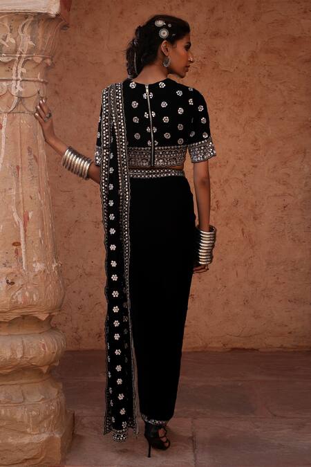 Shop Reeti Arneja Black Embellished Pre-draped Saree Set at Aza Fashions Shop_Reeti Arneja_Black Embellished Pre-draped Saree Set_at_Aza_Fashions