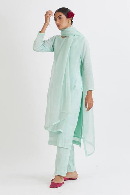 Peeli Dori Green Kurta Chanderi Embroidery Round Straight Set Online at Aza Fashions Peeli Dori_Green Kurta Chanderi Embroidery Round Straight Set _Online_at_Aza_Fashions