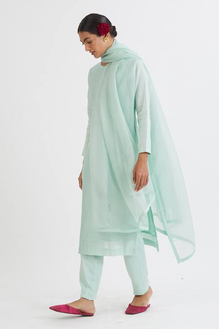 Buy Peeli Dori Green Kurta Chanderi Embroidery Round Straight Set Online at Aza Fashions Buy_Peeli Dori_Green Kurta Chanderi Embroidery Round Straight Set _Online_at_Aza_Fashions