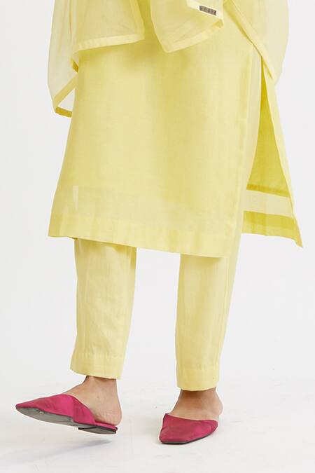 Peeli Dori Yellow Kurta Chanderi Embroidery Round Straight Set at Aza Fashions Peeli Dori_Yellow Kurta Chanderi Embroidery Round Straight Set _at_Aza_Fashions