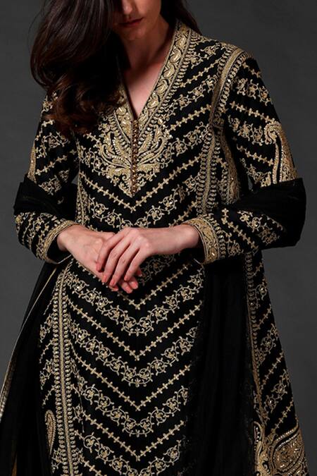 Rohit Bal Black Chanderi Silk, Lining Cotton Floral V Neck Embroidered Kurta Set Online at Aza Fashions Rohit Bal_Black Chanderi Silk, Lining Cotton Floral V Neck Embroidered Kurta Set _Online_at_Aza_Fashions