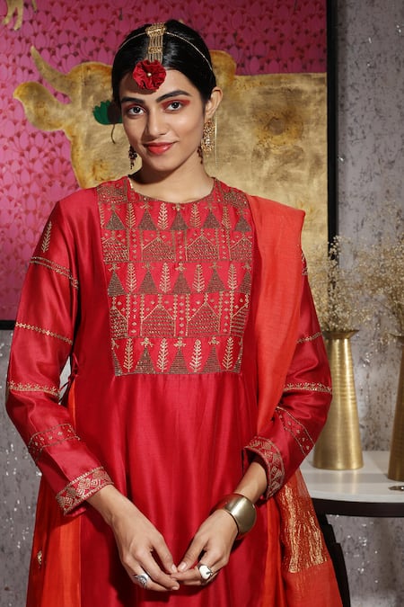 Neeta Bhargava_Red Silk, Chanderi And Organza Lining Round Kurta Set _Online_at_Aza_Fashions