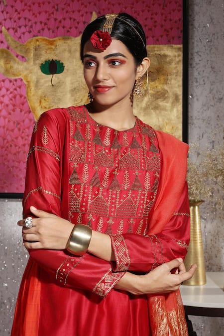 Buy_Neeta Bhargava_Red Silk, Chanderi And Organza Lining Round Kurta Set _Online_at_Aza_Fashions