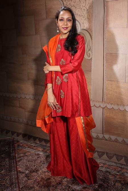 Neeta Bhargava_Red Handwoven Cotton Silk And Organza Round Embroidered Kurta & Gharara Set _Online_at_Aza_Fashions