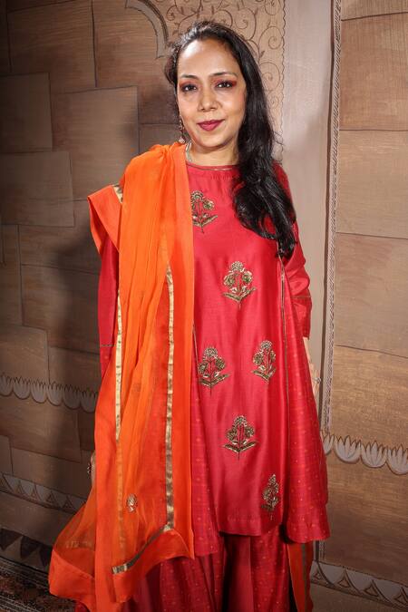 Neeta Bhargava_Red Handwoven Cotton Silk And Organza Round Embroidered Kurta & Gharara Set _at_Aza_Fashions