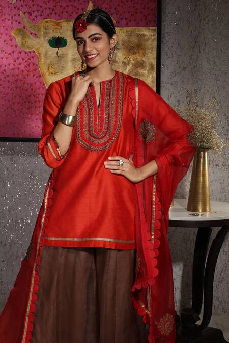 Neeta Bhargava_Red Handwoven Cotton Silk And Tissue Notched Embroidered Kurta & Palazzo Pant Set _Online_at_Aza_Fashions