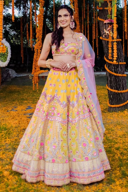 Plum Blouse n Yellow Lehenga for Mehndi Mayon Henna | Yellow lehenga,  Pakistani bridal wear, Stylish party dresses