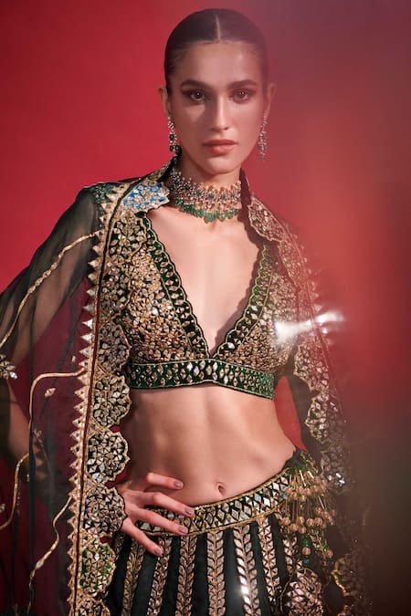 Angad Singh_Green Lehenga And Blouse Organza Dupatta Net V Neck Embroidered Bridal Set _Online_at_Aza_Fashions