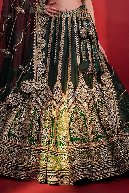 Angad Singh_Green Lehenga And Blouse Organza Dupatta Net V Neck Embroidered Bridal Set _at_Aza_Fashions