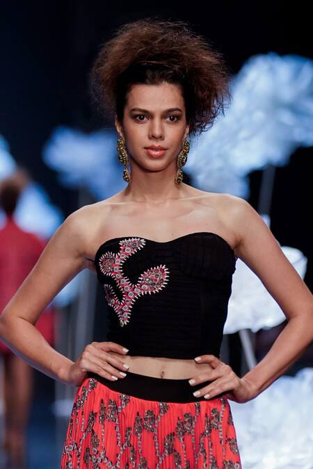 Rina Dhaka Black Poly Georgette Knit Lurex Abstract Sweetheart Neck Embroidered Corset Online at Aza Fashions Rina Dhaka_Black Poly Georgette Knit Lurex Abstract Sweetheart Neck Embroidered Corset _Online_at_Aza_Fashions