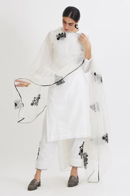 Peeli Dori Straight Kurta Set 