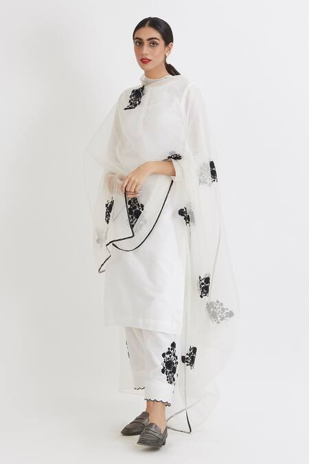 Peeli Dori White Chanderi, Silk Organza Round Straight Kurta Set Online at Aza Fashions Peeli Dori_White Chanderi, Silk Organza Round Straight Kurta Set _Online_at_Aza_Fashions
