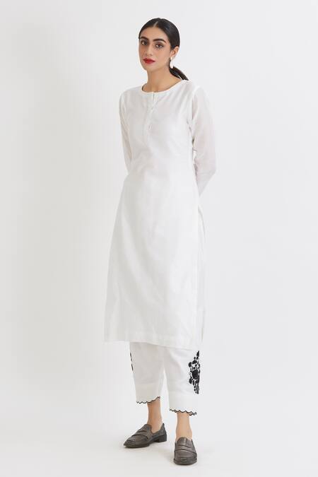 Buy Peeli Dori White Chanderi, Silk Organza Round Straight Kurta Set Online at Aza Fashions Buy_Peeli Dori_White Chanderi, Silk Organza Round Straight Kurta Set _Online_at_Aza_Fashions