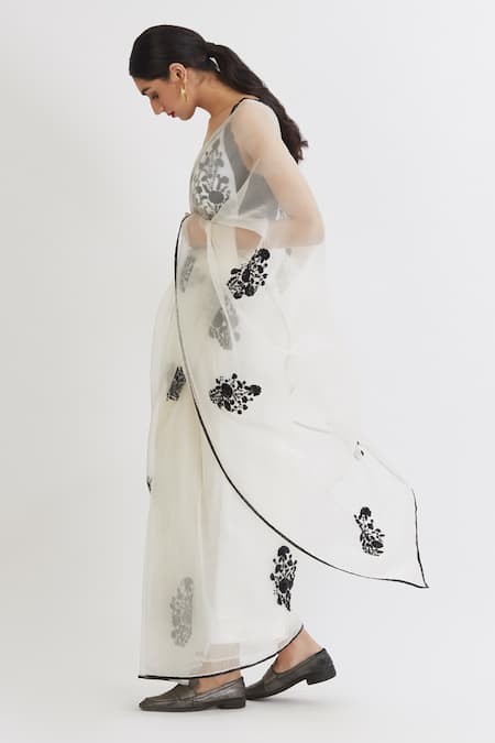 Peeli Dori_White Silk Organza Embroidery V Neck Saree With Blouse _Online_at_Aza_Fashions