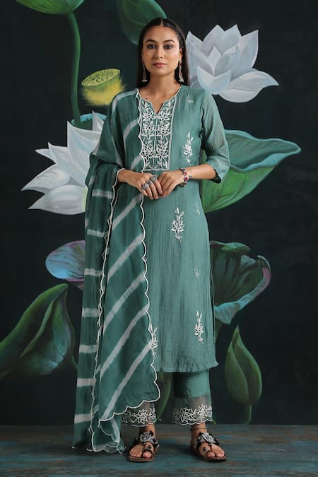 Rekha Agra Embroidered Kurta Set 