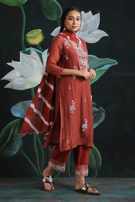 Rekha Agra Embroidered Kurta Set 