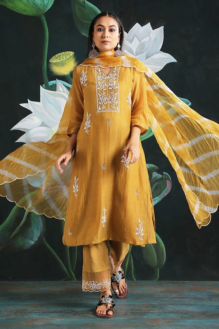 Rekha Agra Embroidered Kurta Set 