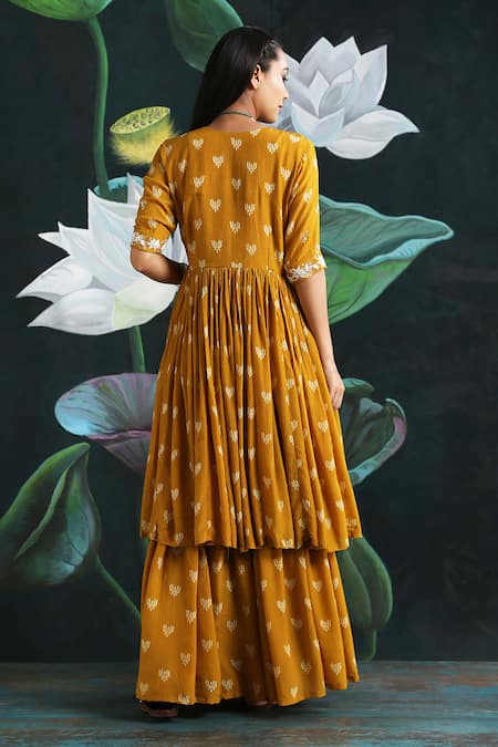 Shop Rekha Agra Yellow Organza, Satin, Crinkled Cotton V Neck Printed Kurta Set at Aza Fashions Shop_Rekha Agra_Yellow Organza, Satin, Crinkled Cotton V Neck Printed Kurta Set _at_Aza_Fashions