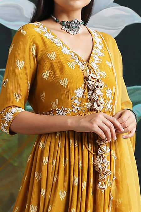 Buy_Rekha Agra_Yellow Organza, Satin, Crinkled Cotton V Neck Printed Kurta Set _Online_at_Aza_Fashions