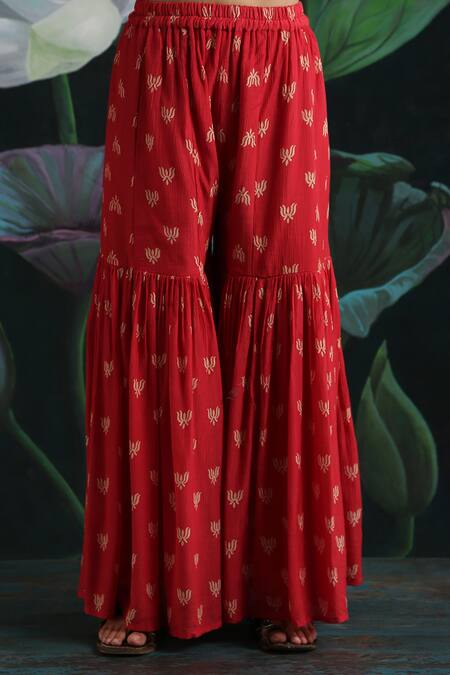 Rekha Agra_Red Organza, Satin, Crinkled Cotton V Neck Printed Kurta Set _Online_at_Aza_Fashions
