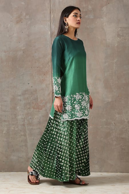Rekha Agra_Green Silk, Organza, Velvet V Neck Embroidered Kurta Set _Online_at_Aza_Fashions
