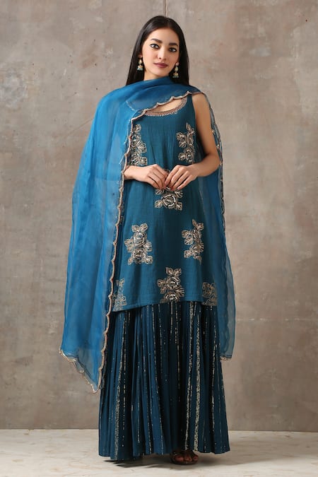 Rekha Agra Embroidered Kurta with Dupatta 