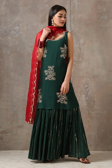 Rekha Agra Embroidered Kurta with Dupatta 