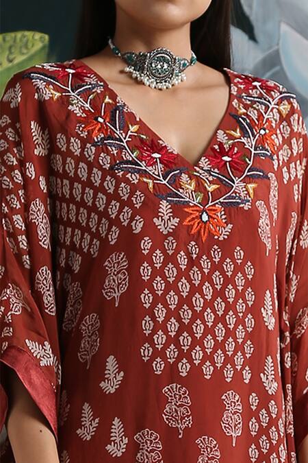 Rekha Agra_Maroon Cotton Silk, Flat Chiffon V Neck Printed Kaftan Tunic And Pant Set _Online_at_Aza_Fashions