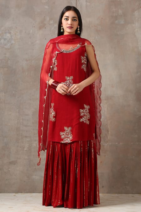 Rekha Agra Embroidered Kurta with Dupatta 
