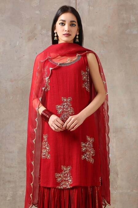 Rekha Agra_Red Organza, Cotton Slub Scoop Neck Embroidered Kurta With Dupatta _Online_at_Aza_Fashions
