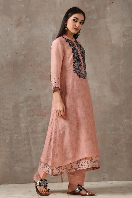 Rekha Agra_Pink Cotton Lurex, Handloom Chanderi Mandarin Collar Kurta Set _Online_at_Aza_Fashions