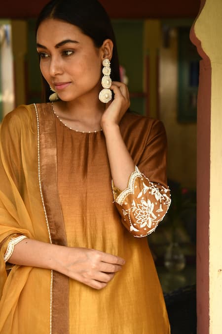 Rekha Agra_Yellow Organza, Chanderi, Modal Round Embroidered Kurta Set _Online_at_Aza_Fashions