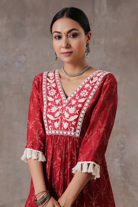 Rekha Agra_Red Chanderi And Cotton Flax Block Print & Pearl V Neck Kurta & Pant Set _Online_at_Aza_Fashions