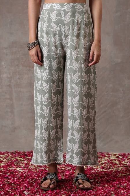 Rekha Agra_Green Crinkled Cotton Silk Floral Motifs V Neck Print Kurta And Pant Set _Online_at_Aza_Fashions