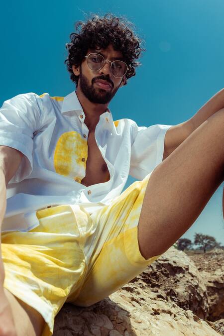 Runit Gupta White Enzyme Washed Cotton Tie Dye Shorts at Aza Fashions Runit Gupta_White Enzyme Washed Cotton Tie Dye Shorts _at_Aza_Fashions