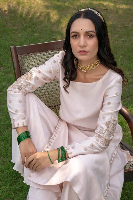 Rashi Jain Beige Chanderi Boat Inayat Kurta Set Online at Aza Fashions Rashi Jain_Beige Chanderi Boat Inayat Kurta Set _Online_at_Aza_Fashions