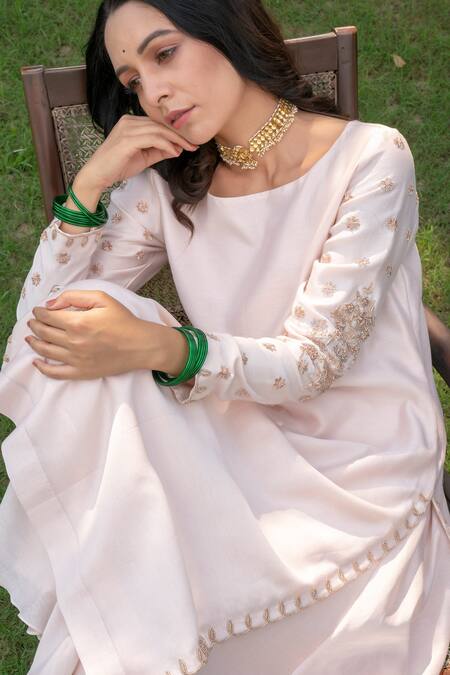 Buy Rashi Jain Beige Chanderi Boat Inayat Kurta Set Online at Aza Fashions Buy_Rashi Jain_Beige Chanderi Boat Inayat Kurta Set _Online_at_Aza_Fashions