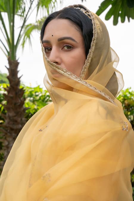 Buy Rashi Jain Yellow Chanderi Notched Sunheri Kurta Set Online at Aza Fashions Buy_Rashi Jain_Yellow Chanderi Notched Sunheri Kurta Set_Online_at_Aza_Fashions