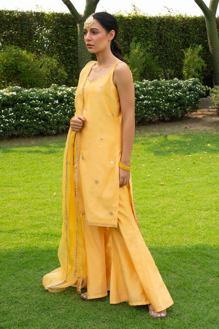 Rashi Jain_Yellow Chanderi V Neck Subha Kurta Sharara Set _Online_at_Aza_Fashions